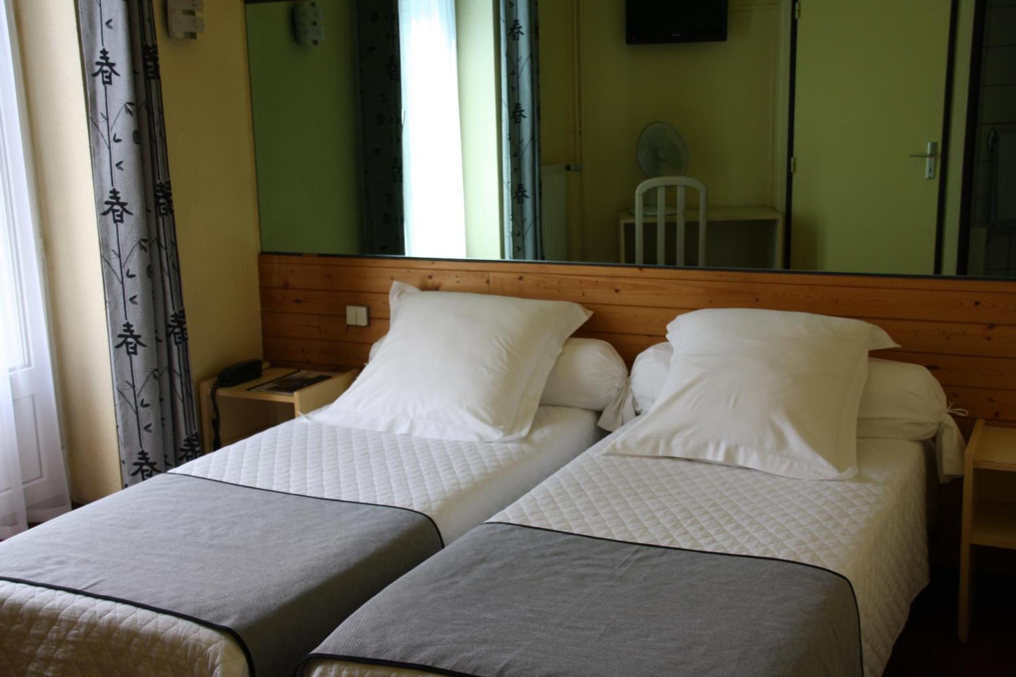 Dyke Hotel